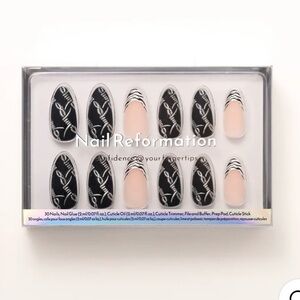 NWT Nail Reformation Noir Safari Press-On Nails
